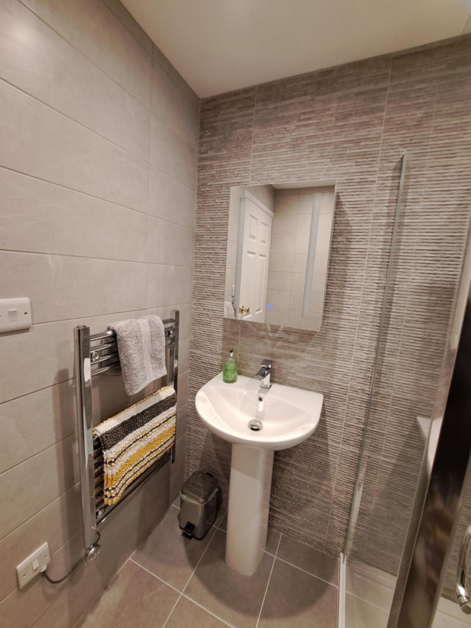 2 Chatsworth Riverscape Apartments - Peaceful Apartment In Great Location With Free Parking Overlooking The Gannel Just A Short Walk From Newquays Incredible Beaches And Local Amenities نيوكويي المظهر الخارجي الصورة